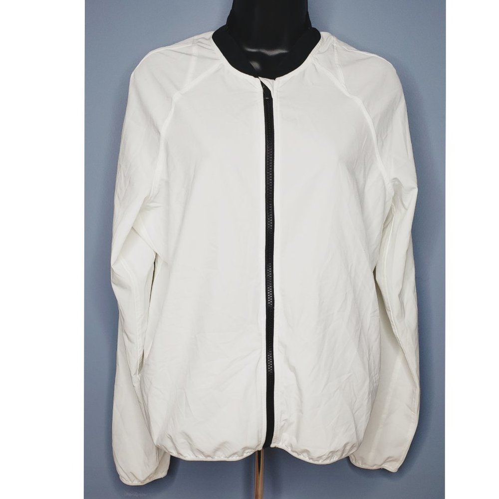 NIKE DRI-FIT LIGHTWEIGHT WINDBREAKER JACKET- Large